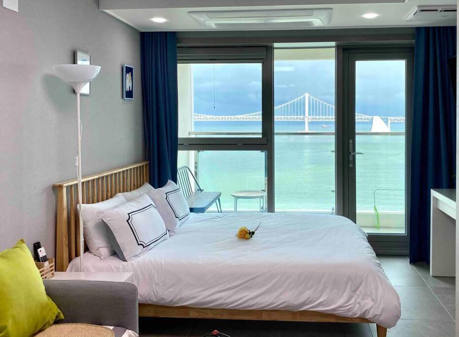 Апартаменты Gwangan-Ri Grand Terrace Ocean View Пусан Экстерьер фото