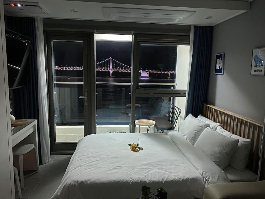 Апартаменты Gwangan-Ri Grand Terrace Ocean View Пусан Экстерьер фото